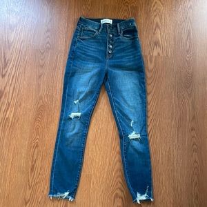 LIKE NEW. Abercrombie high rise super skinny ankle jean size 24/00 Short.